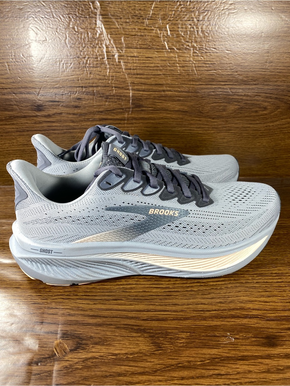 Brooks Ghost 17 women’s shoe size 9